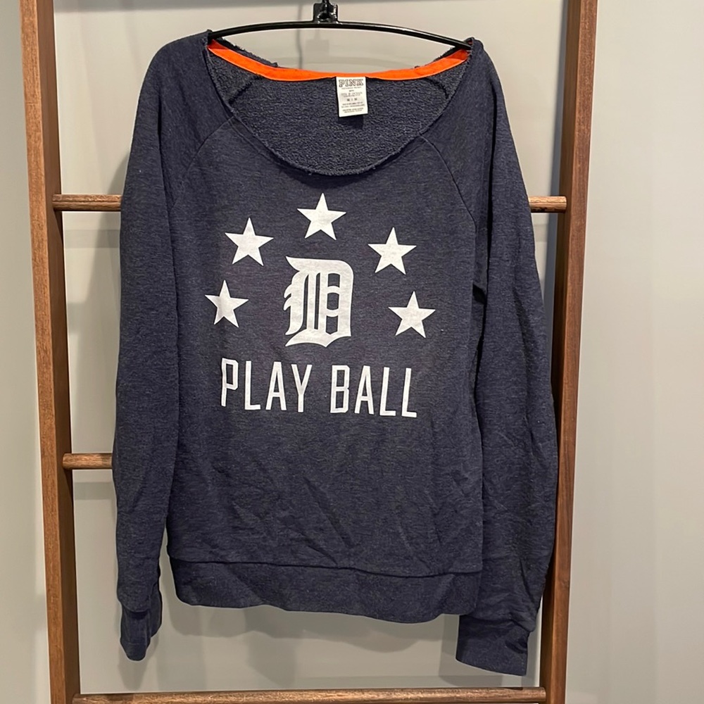 Detroit Tigers Sweatshirt.